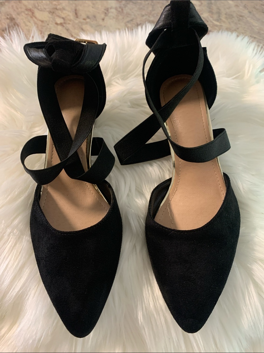Black Ankle-Strap Pointed Toe Flats - Women's
Size 40